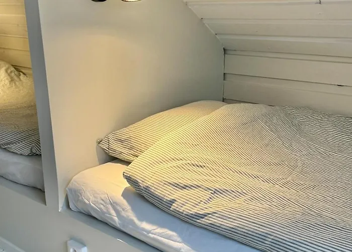 Cozy Cottage Near Lake, Newly Renovated